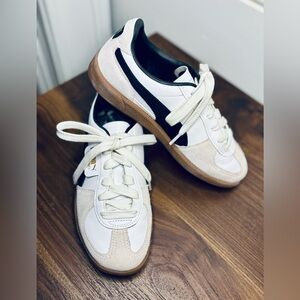 Puma women’s fashion sneakers sz 7.5